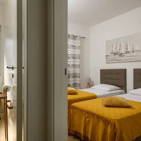 Dora In Kastanjer Appartement Pula